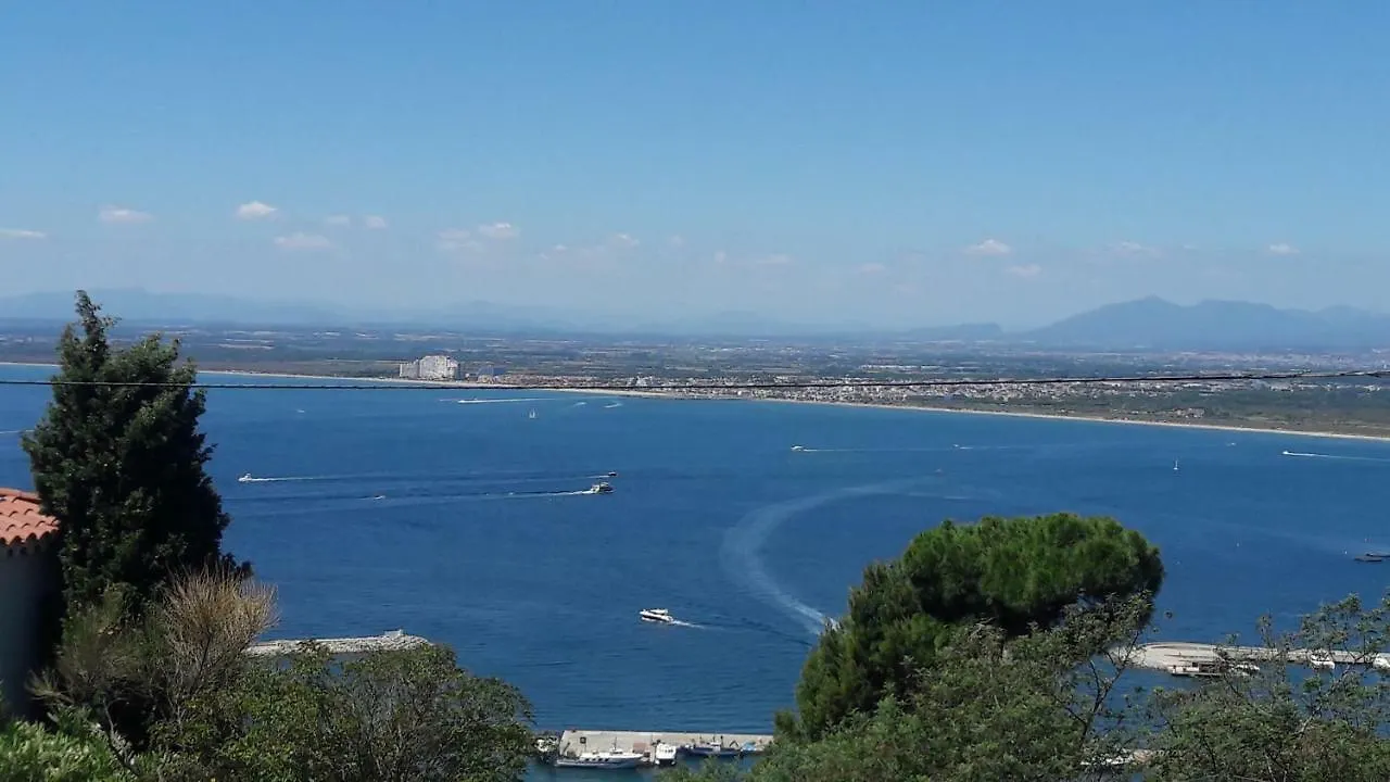 Apartamento con terraza y vistas al mar Rosas